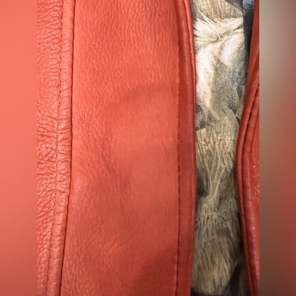 HOLD YOUR HORSES!!! Crazy vintage leather vest with horses on the inside!!! - Picture 6 of 7